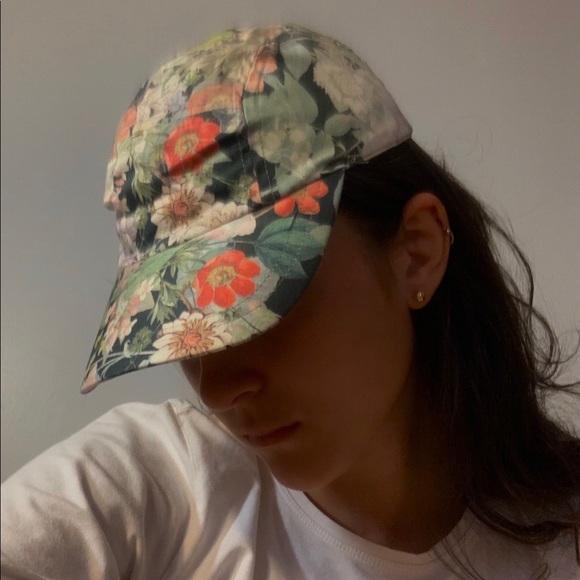 Floral hat - Picture 1 of 3